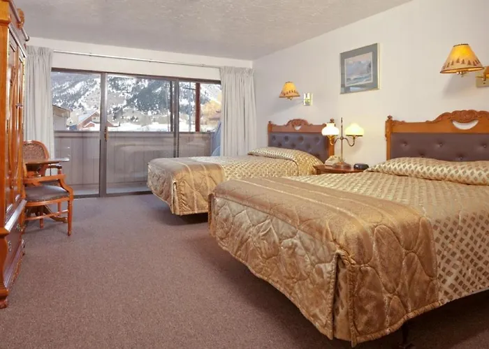 Hotel Cache Creek 4*